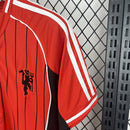 CAMISA DE BASEBOL DO MANCHESTER UNITED 25/26 VERMELHO E PRETO