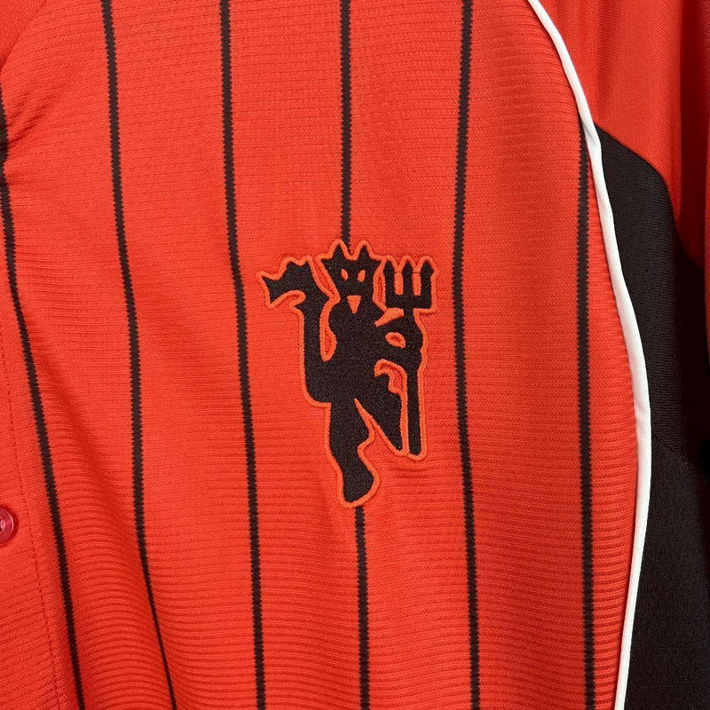 CAMISA DE BASEBOL DO MANCHESTER UNITED 25/26 VERMELHO E PRETO